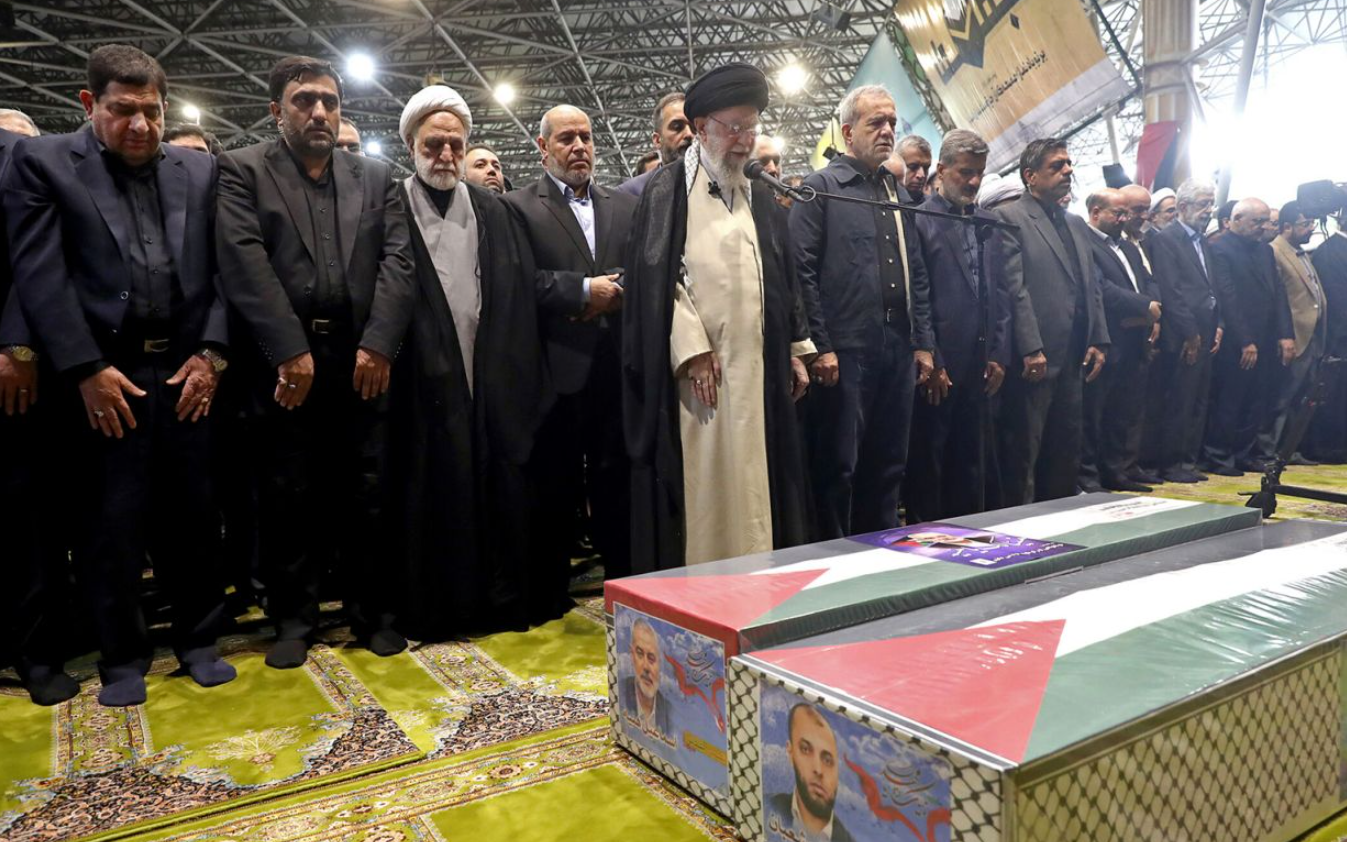 NÓNG: Iran công bố vũ khí ám sát thủ lĩnh Hamas, không phải bom cài trong phòng- Ảnh 3. Iran tổ chức lễ tang tưởng nhớ thủ lĩnh Hamas bị ám sát
