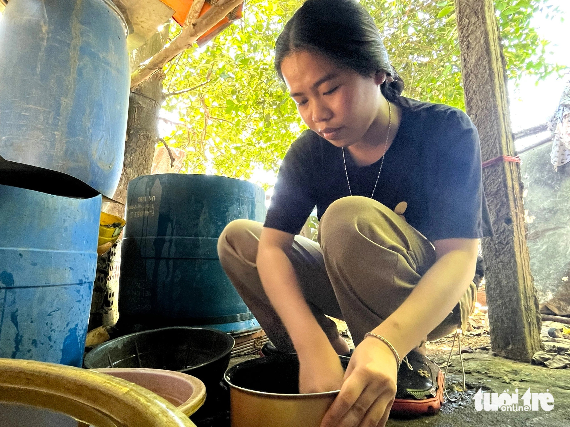 Không cha mẹ, cô bé nữ sinh thành 'cây cao bóng cả' của em mình- Ảnh 2.