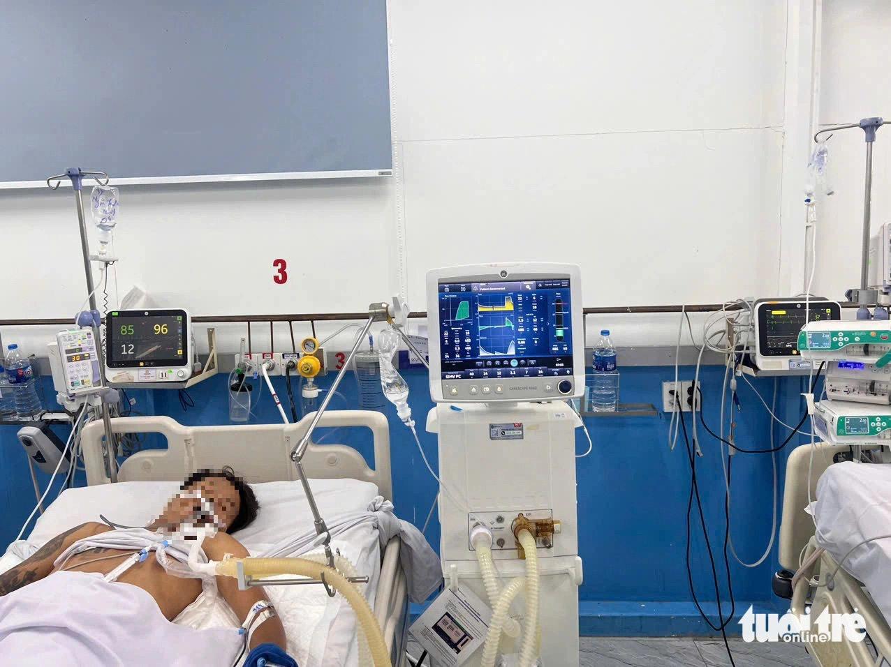 5 người ở TP.HCM nhập viện, nghi ngộ độc hóa chất xử lý nước- Ảnh 1. Bệnh viện huyện Bình Chánh tiếp nhận 5 trường hợp bị ngộ độc PAC - Ảnh: Bệnh viện cung cấp