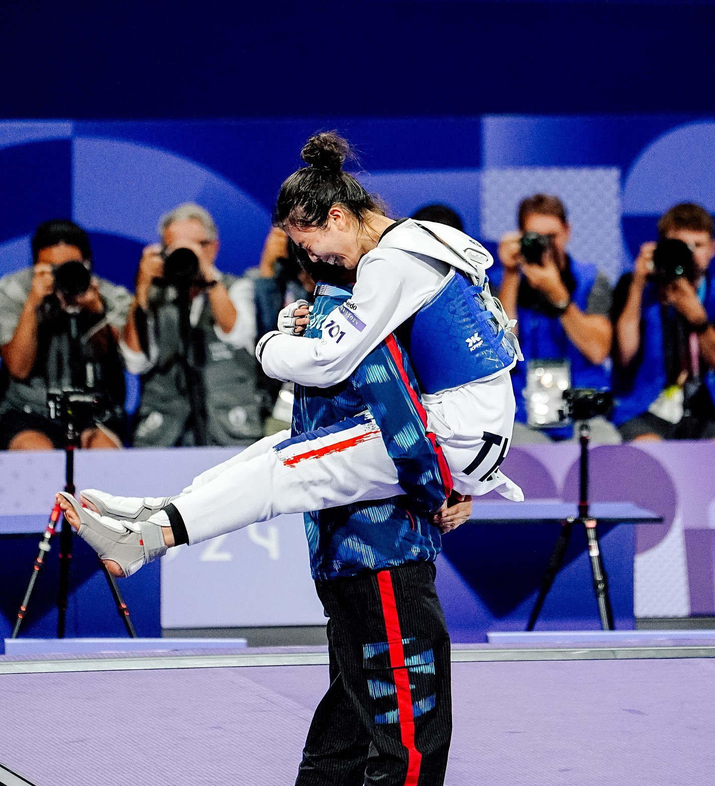 Võ sĩ Panipak Wongpattanakit bảo vệ HCV tại Paris 2024 cho thể thao Thái Lan - Ảnh: Olympic.com