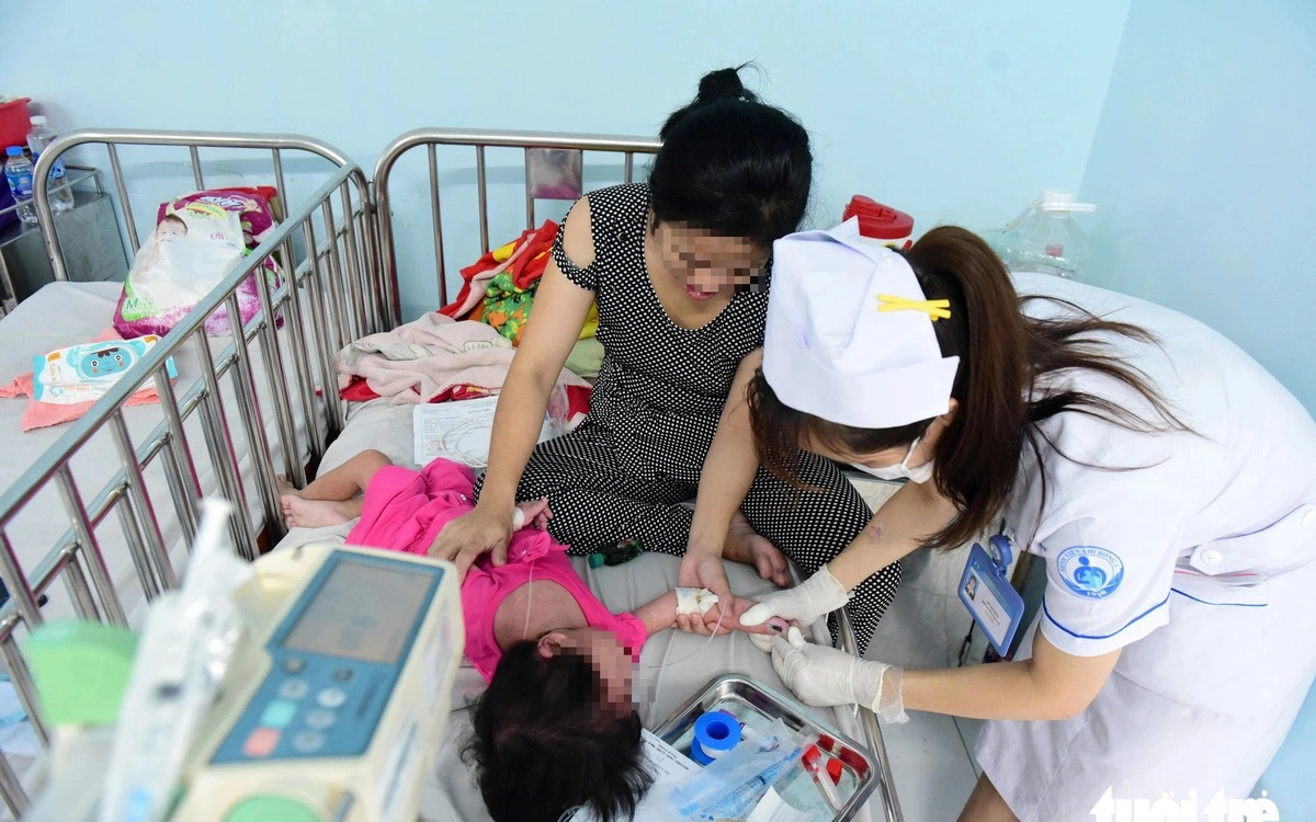 Bệnh sởi tăng cấp, làm sao ngăn chặn?- Ảnh 3. TP.HCM: 9 quận, huyện đủ điều kiện công bố dịch sởi
