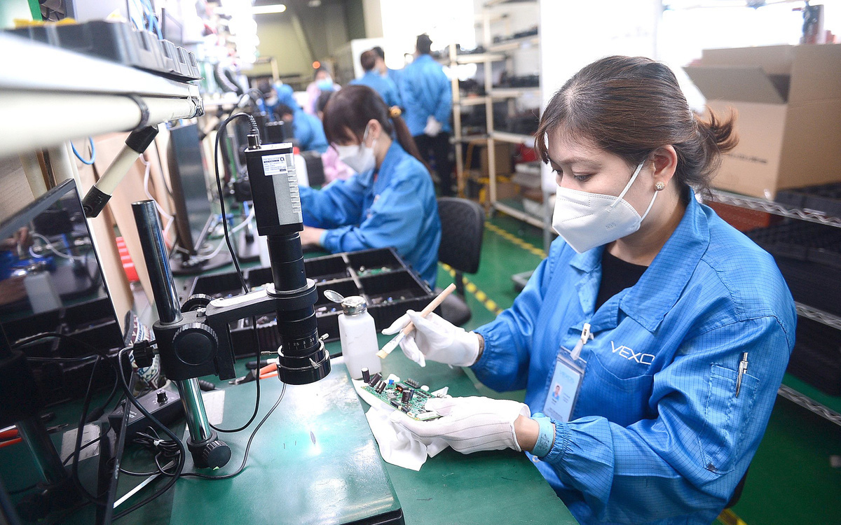 TP.HCM ban hành chỉ thị thi đua 'Hành động đổi mới - Vượt khó mọi nhiệm vụ' - Ảnh 2.