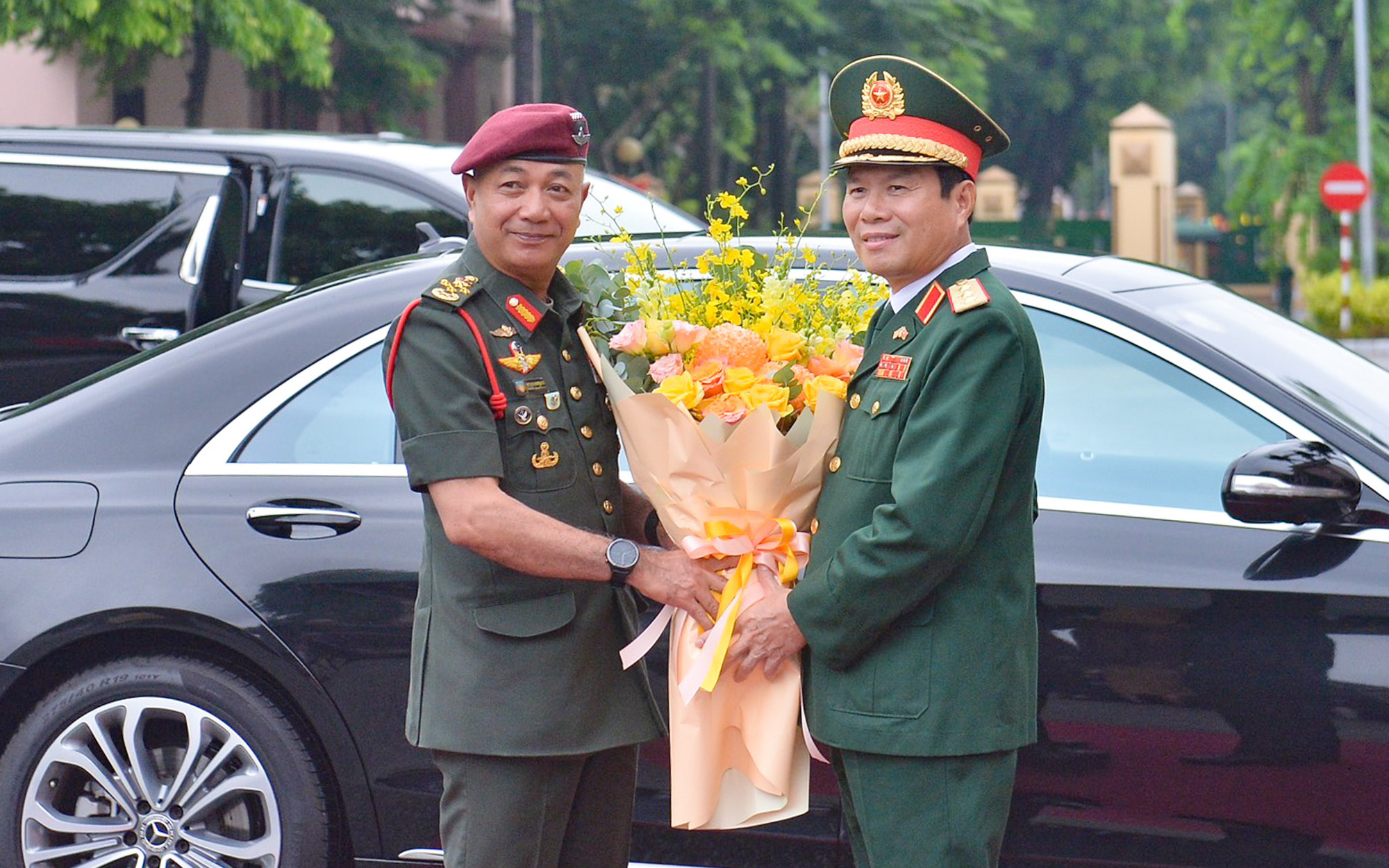 Đại tướng Phan Văn Giang: Xây dựng khu vực phòng thủ vững mạnh về tiềm lực, lực lượng và thế trận- Ảnh 4. Thượng tướng Nguyễn Tân Cương hội đàm với Tư lệnh Lực lượng Quốc phòng Malaysia