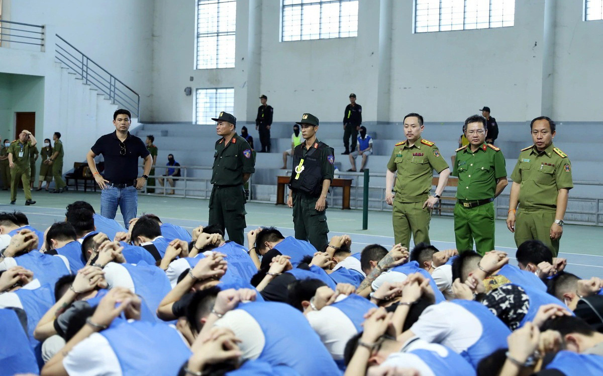 Thức tỉnh với "việc nhẹ lương cao" - Ảnh 2.