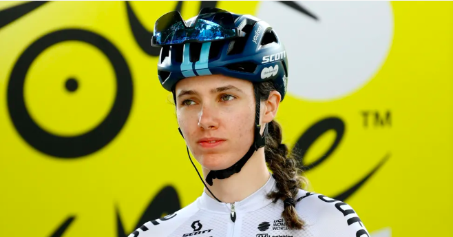 Tay đua người Anh Pfeiffer Georgi dính chấn thương nặng ở chặng 5 Tour de France Femmes - Ảnh: REUTERS