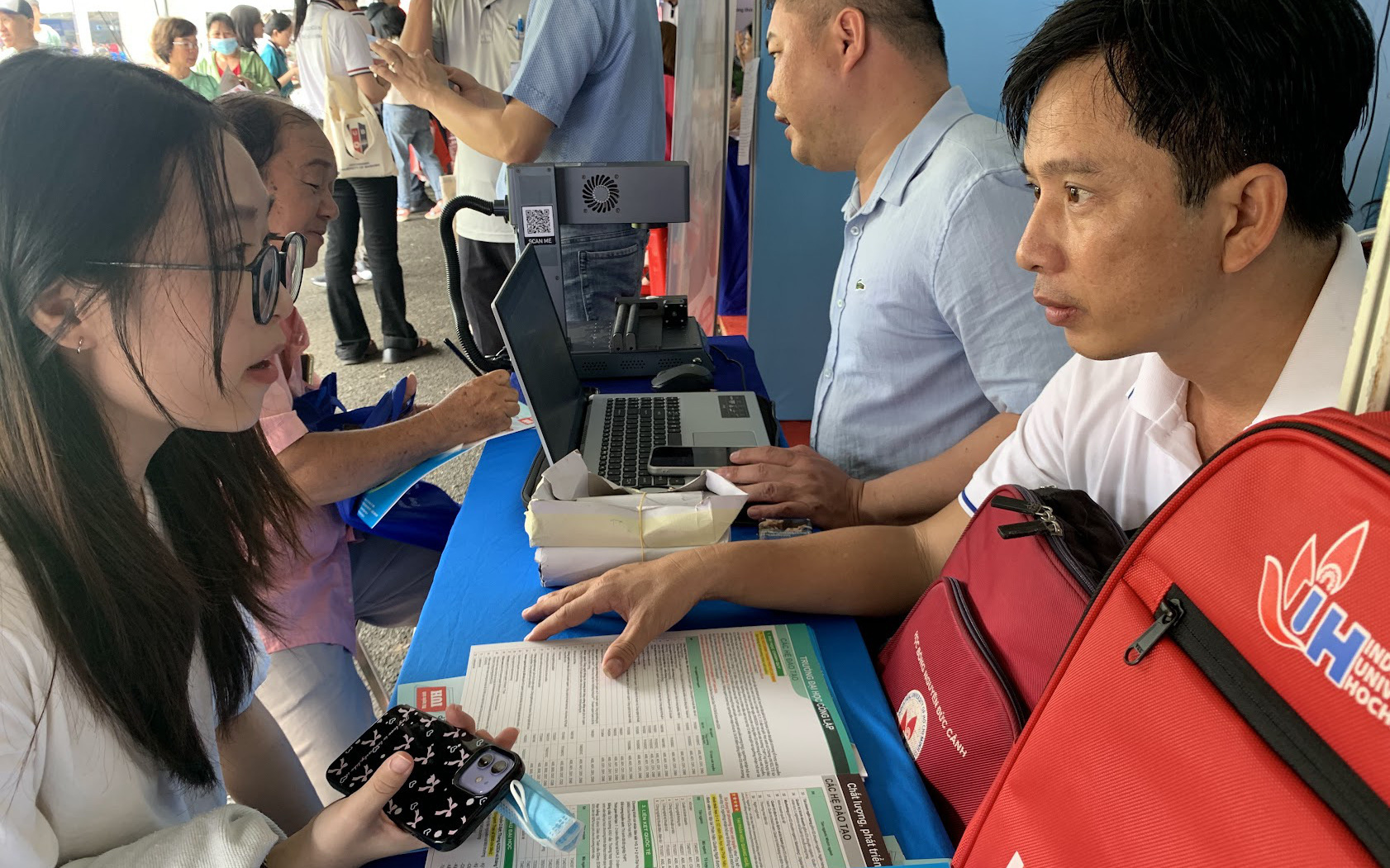 Điểm chuẩn Đại học Kinh tế TP.HCM tăng mạnh- Ảnh 2. Điểm chuẩn Đại học Kinh tế TP.HCM tăng mạnh- Ảnh 2.