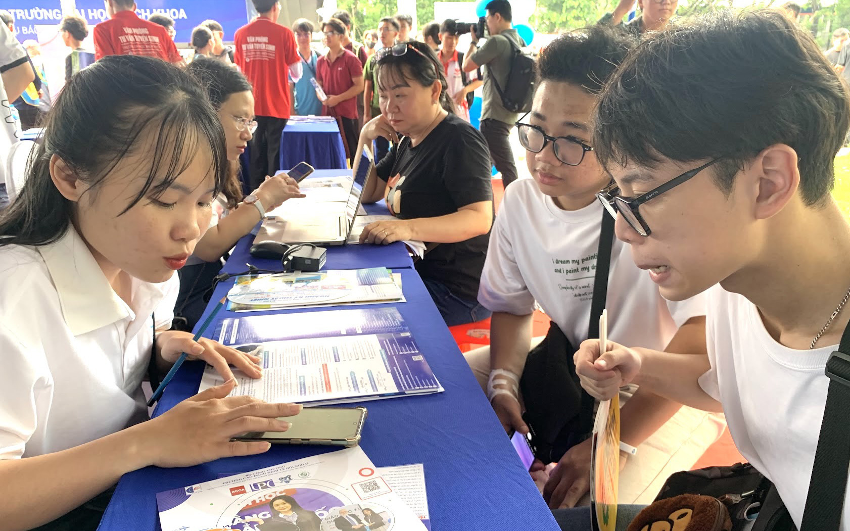 Điểm chuẩn Đại học Kinh tế TP.HCM tăng mạnh- Ảnh 3. Điểm chuẩn Đại học Kinh tế TP.HCM tăng mạnh- Ảnh 3.