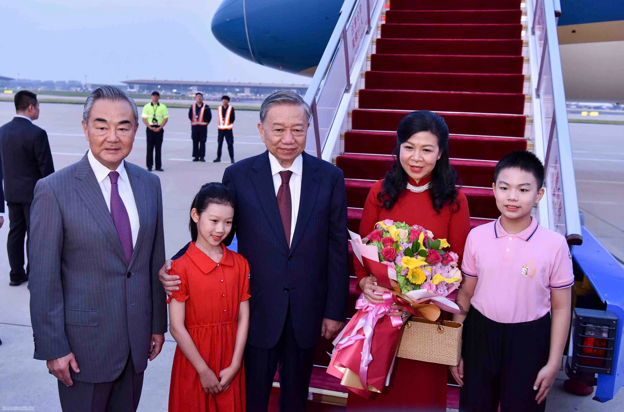 General Secretary and President To Lam and his wife arrive in China's ...