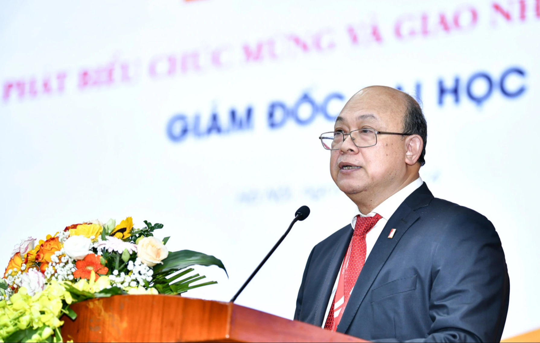 PGS Huỳnh Quyết Thắng, giám đốc Đại học Bách khoa Hà Nội, phát biểu tại buổi lễ - Ảnh: HUST