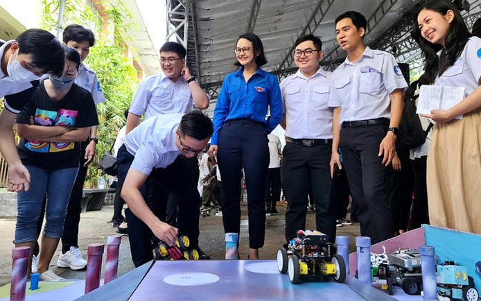 TP.HCM khai mạc kỳ tuyển dụng công chức, viên chức từ sinh viên xuất sắc - Ảnh 4.