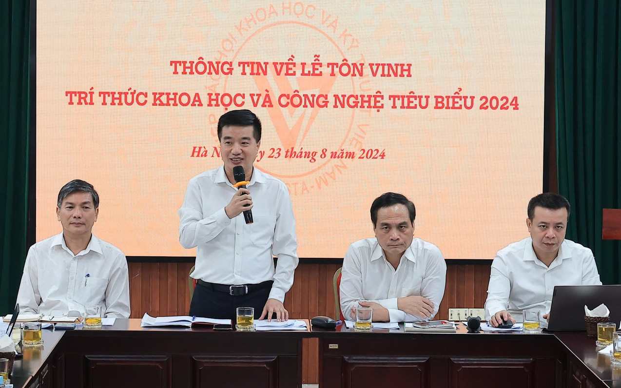 Tiến sĩ ngành quân sự 39 tuổi là người trẻ nhất được tôn vinh Trí thức tiêu biểu năm 2024 - Ảnh 1.