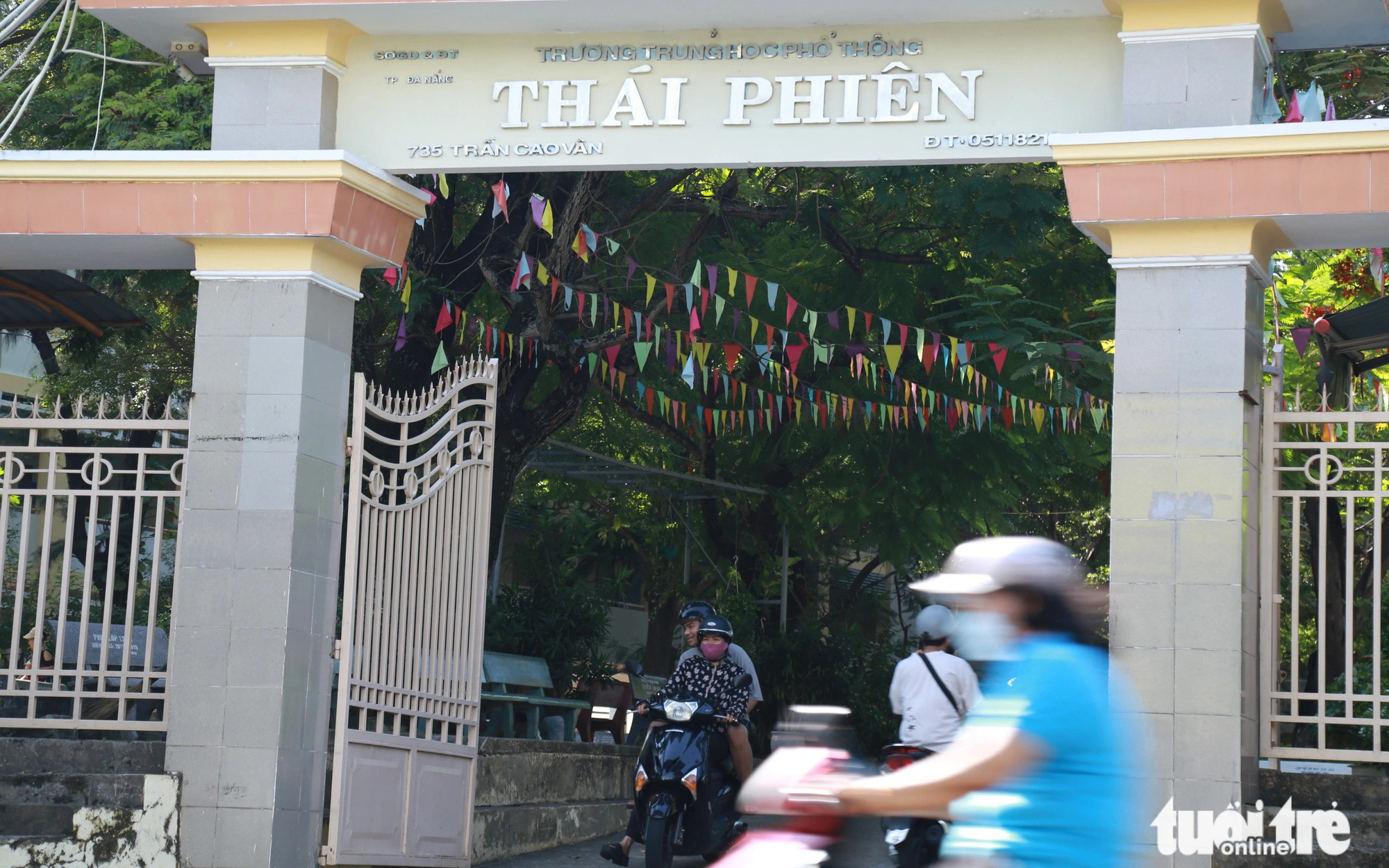 Hiệu trưởng bỏ trường cả tháng không rõ lý do, huyện phải cử người thay - Ảnh 1.