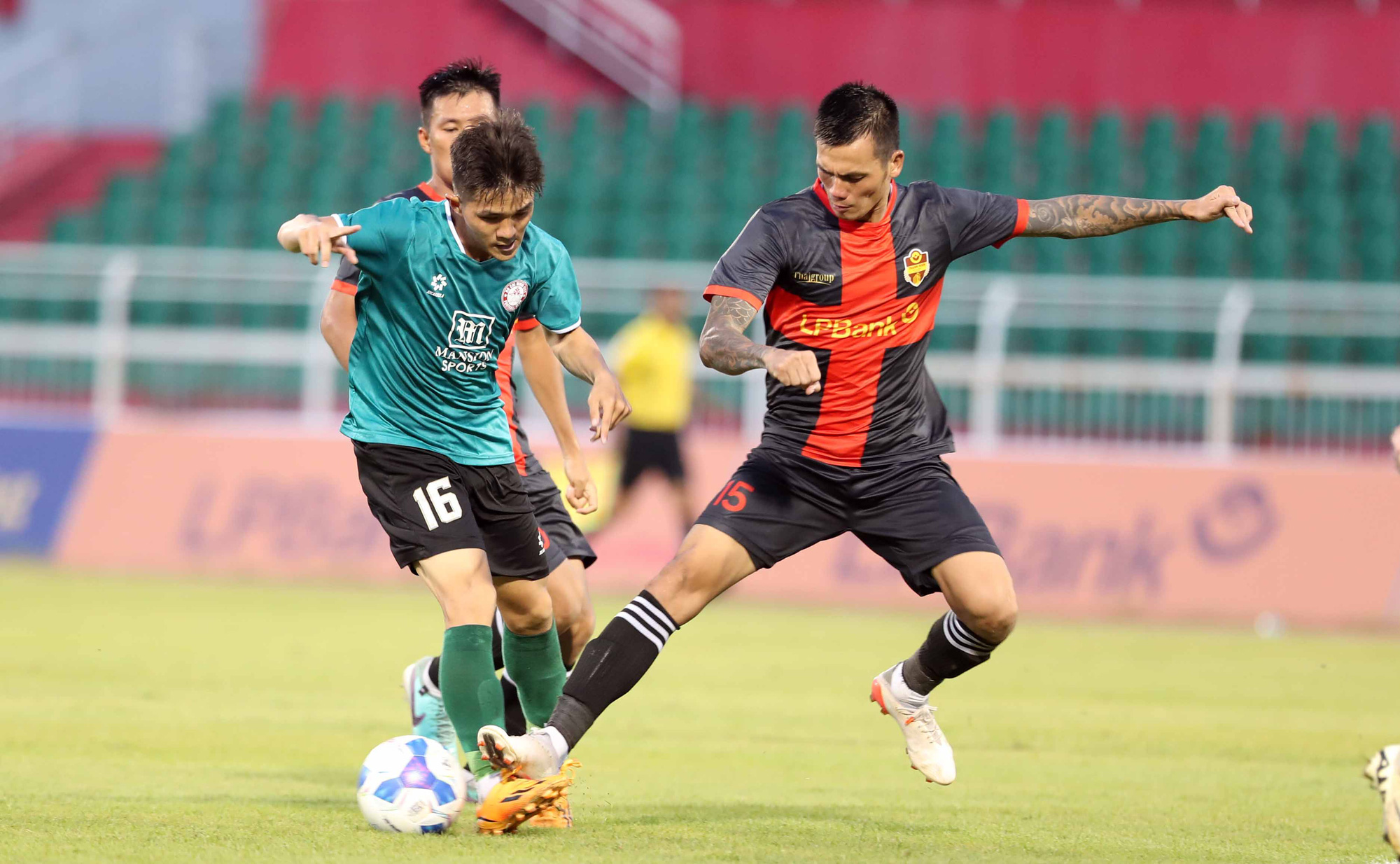 Văn Lâm không xuất hiện, CLB Thanh Niên TP.HCM vẫn cầm hòa đội V-League - Ảnh 2.