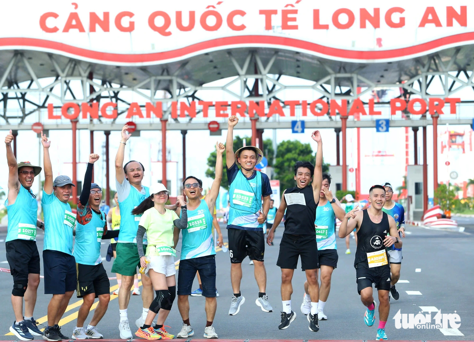 Runner Võ Quốc Thắng khuấy động đường chạy GreenUP Marathon 2024 - Ảnh 8.