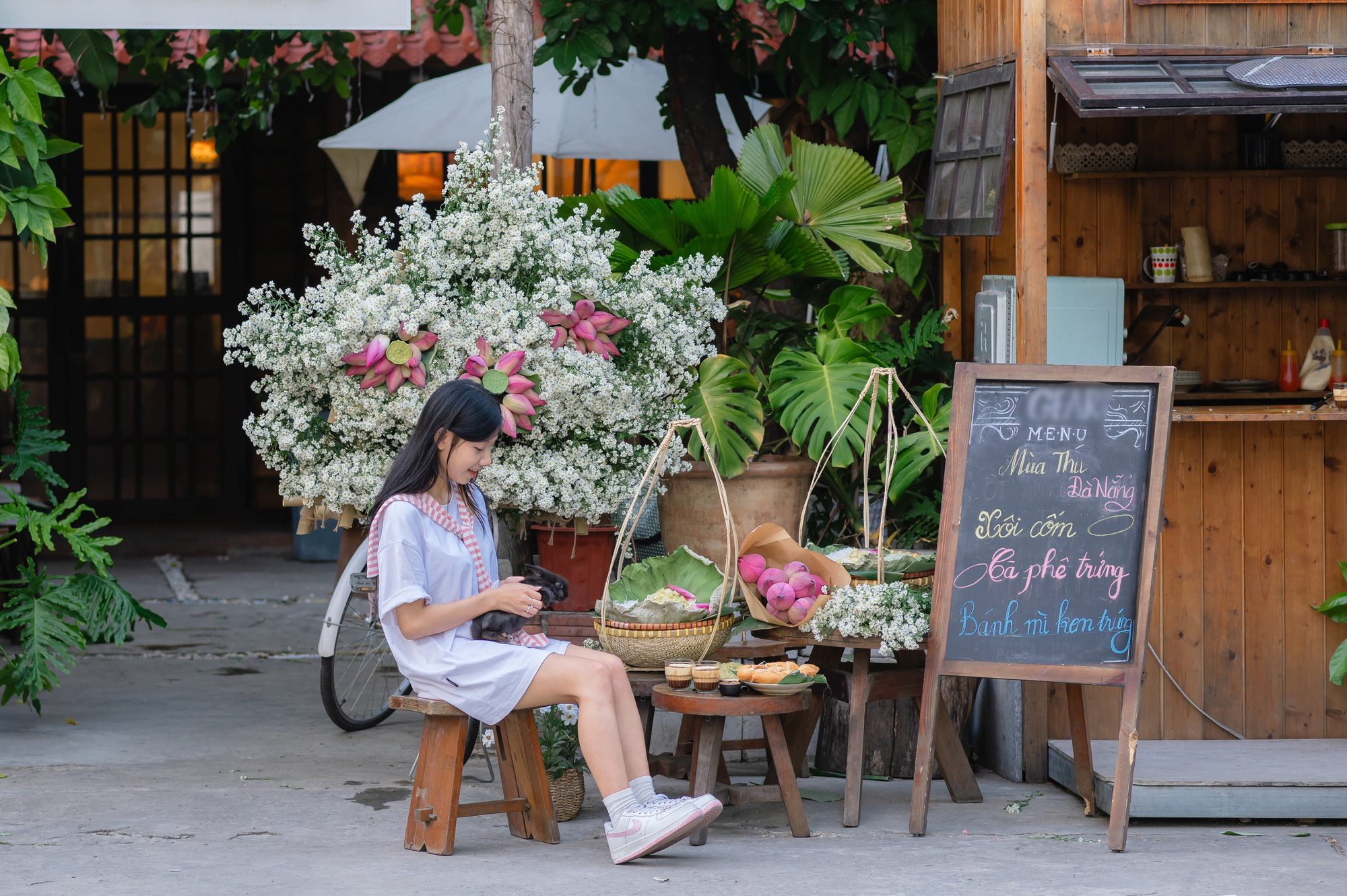 Trải nghiệm mùa thu Hà Nội giữa lòng Đà Nẵng cùng xe hoa, xôi cốm - Ảnh 7.