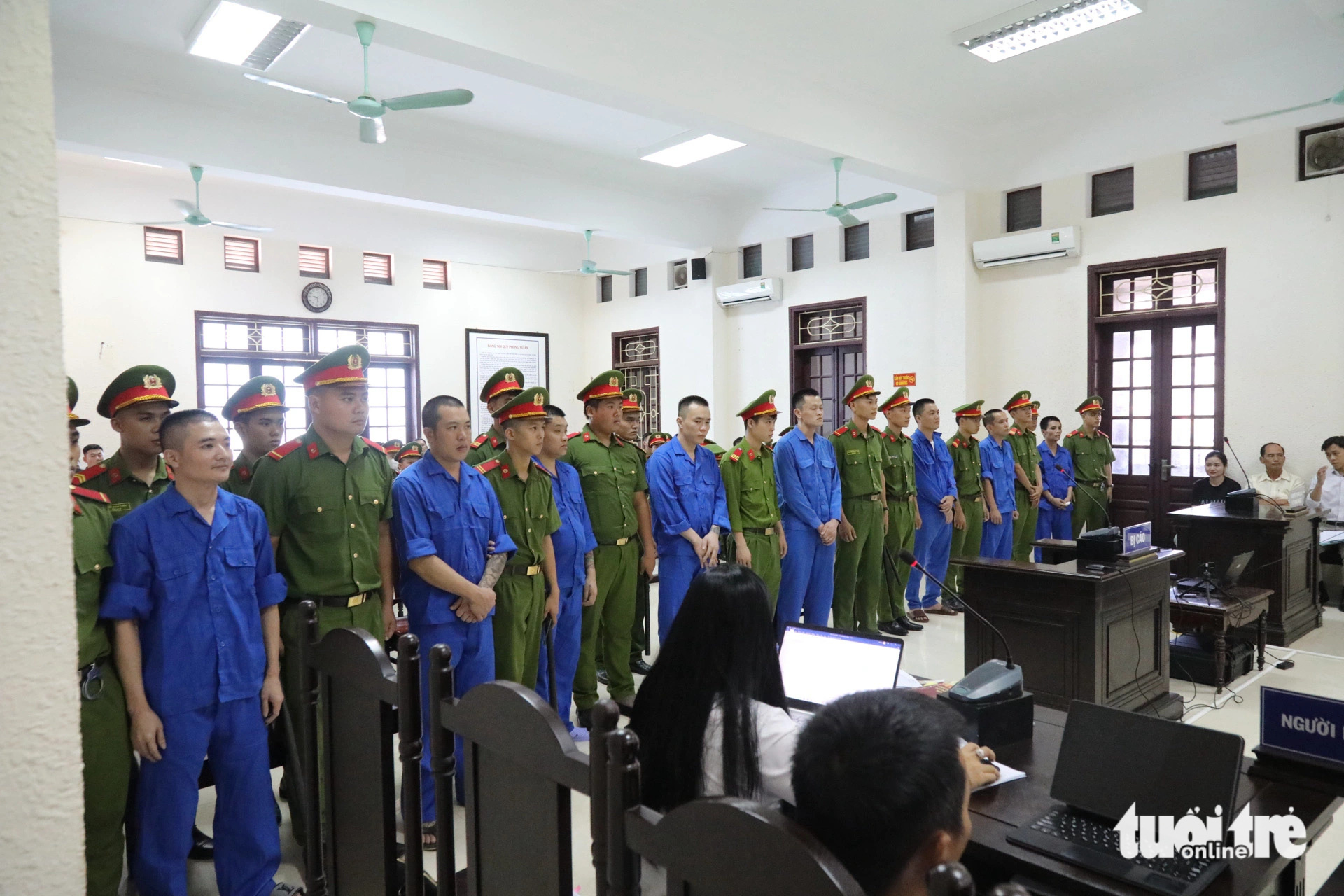 'Quân Idol' và 3 đồng phạm nhận án tử hình vì tội vận chuyển trái phép chất ma tuý - Ảnh 3.