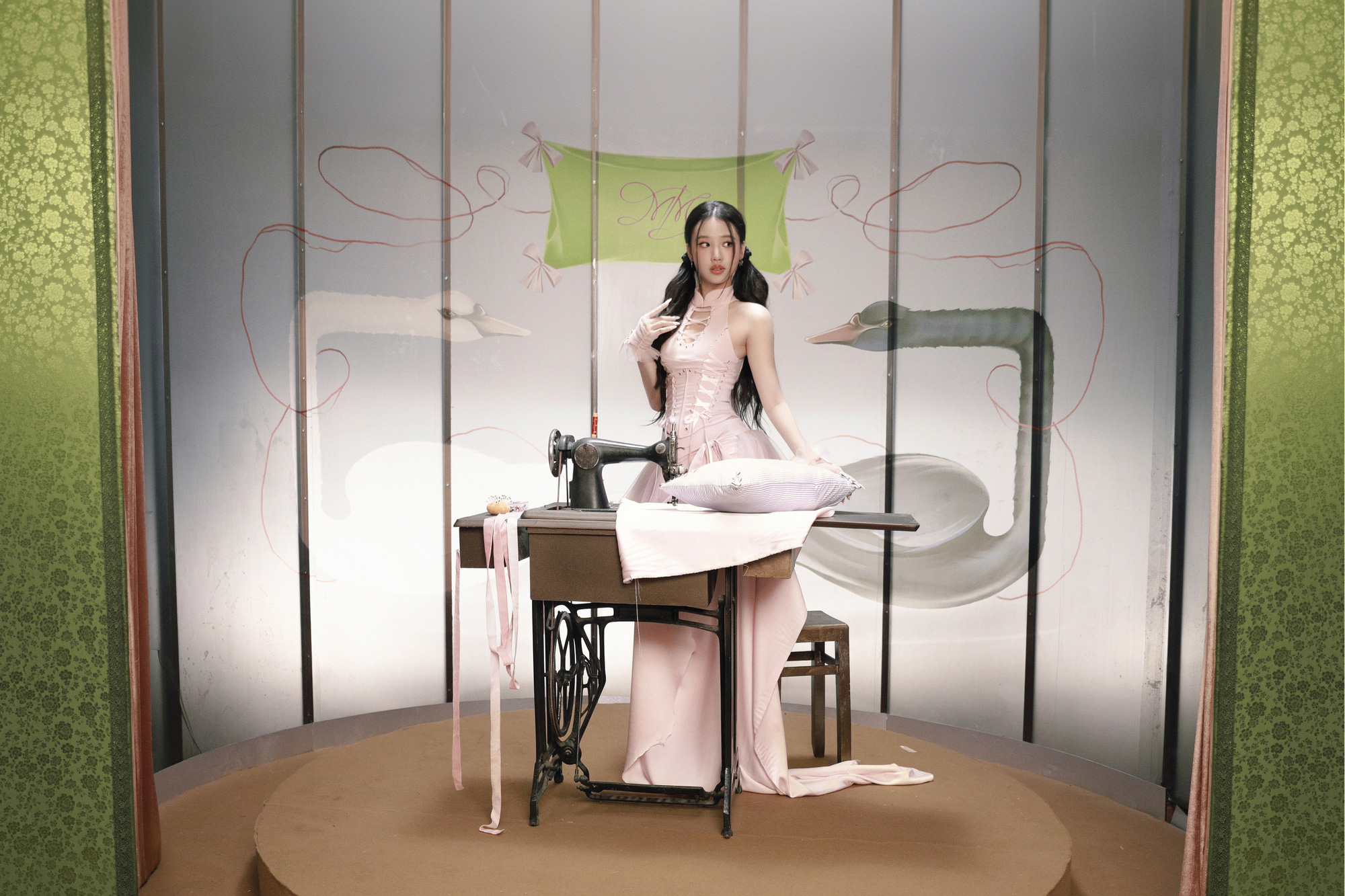 新しいMVにAmeeが出演 - 写真: NVCC Amee ra album sau 2 năm vắng bóng, chuyện giải cứu là chiêu trò?- Ảnh 1.