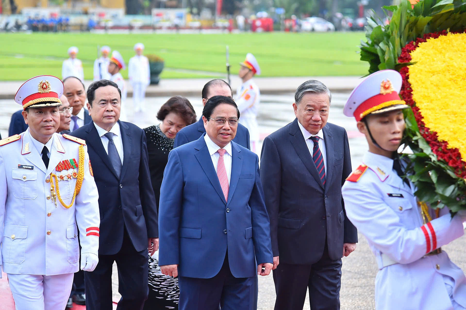 Lãnh đạo Đảng, Nhà nước viếng Chủ tịch Hồ Chí Minh nhân Quốc khánh 2-9 - Ảnh 2.