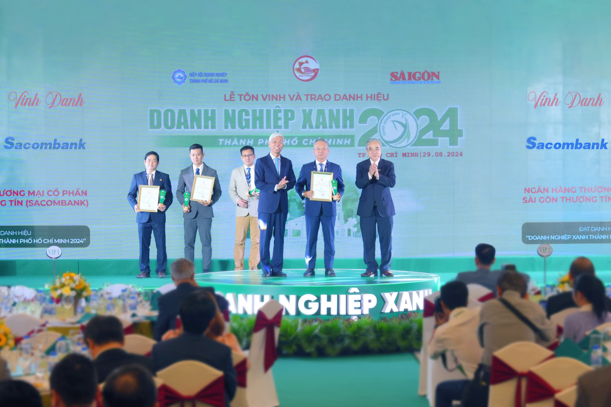 Chiến lược ESG giúp Sacombank đạt danh hiệu doanh nghiệp xanh hai năm liên tiếp - Ảnh 1.