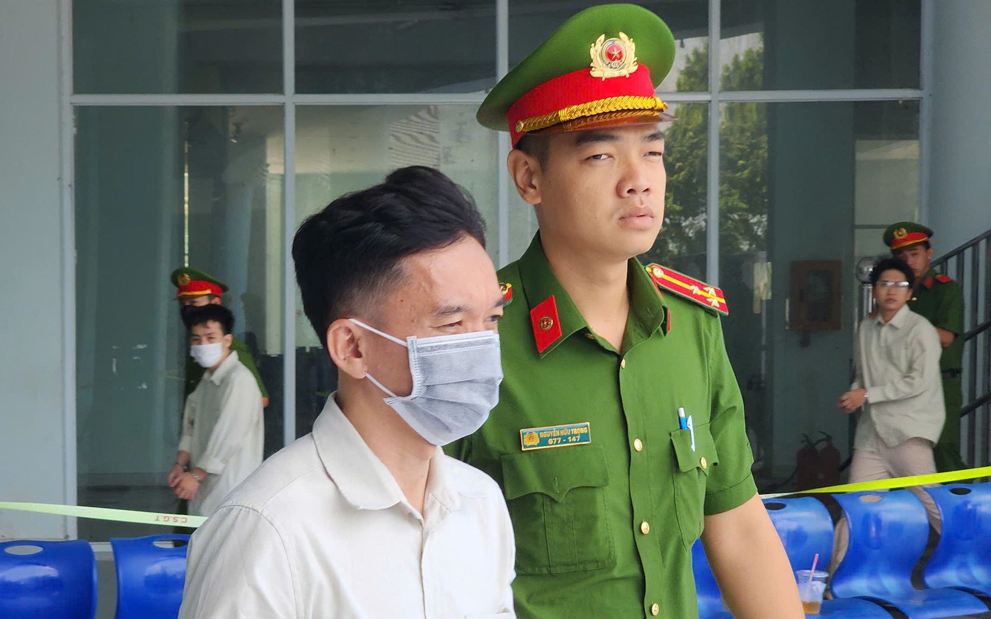 Hoãn phiên tòa vụ núp bóng công ty luật để đòi nợ theo kiểu khủng bố, cưỡng đoạt hơn 456 tỉ đồng - Ảnh 5.