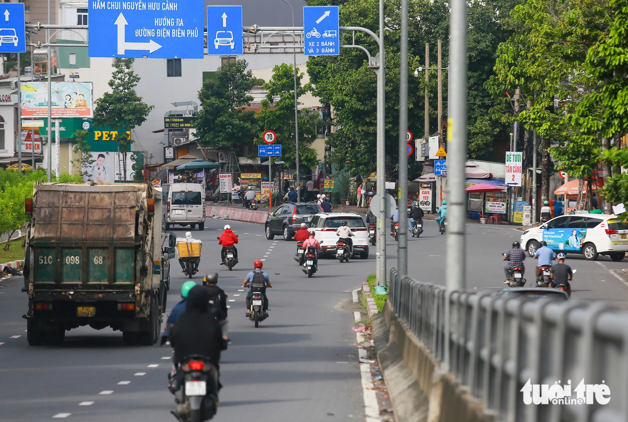 Cầu vượt Nguyễn Hữu Cảnh bị lõm, đọng nước sau hai năm sửa chữa - Ảnh 3.