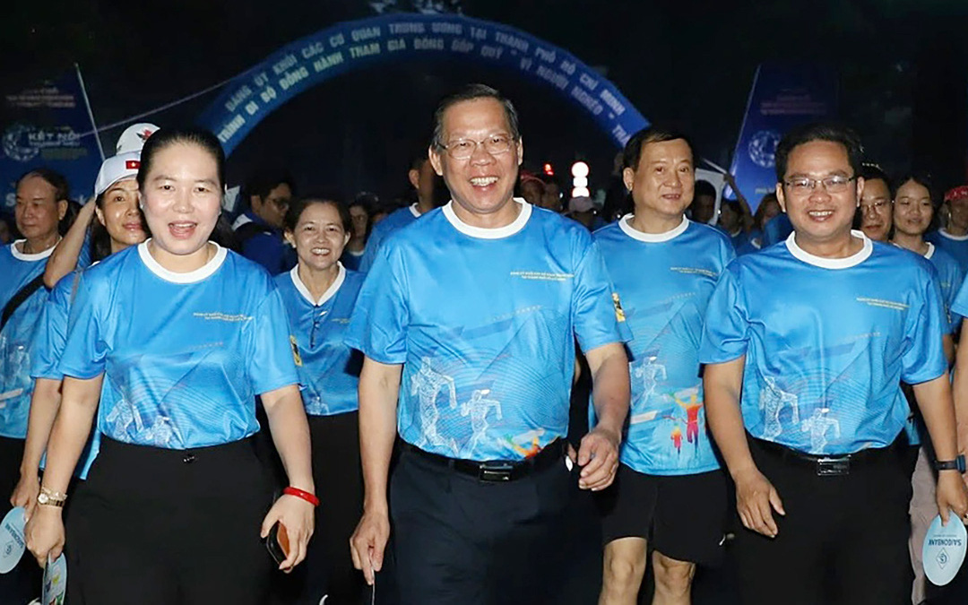 Bí thư Cần Thơ Nguyễn Văn Hiếu cùng 3.000 người dân đi bộ đồng hành vì người nghèo - Ảnh 4.