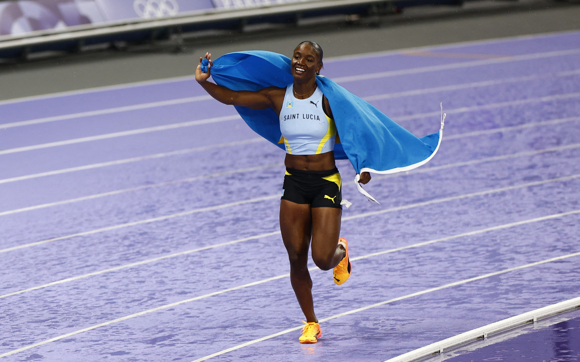 Chuyện cổ tích từ đoàn thể thao 5 VĐV tại Olympic 2024- Ảnh 4. Julien Alfred gây sốc với HCV 100m nữ, huy chương Olympic đầu tiên trong lịch sử Saint Lucia
