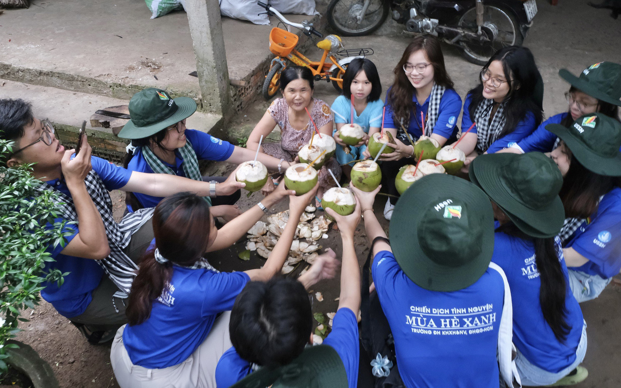 Khai mạc Hội trại thanh niên, tình nguyện viên Chữ thập đỏ toàn quốc- Ảnh 2. 'Yêu thương tới bến' của sinh viên tình nguyện hè