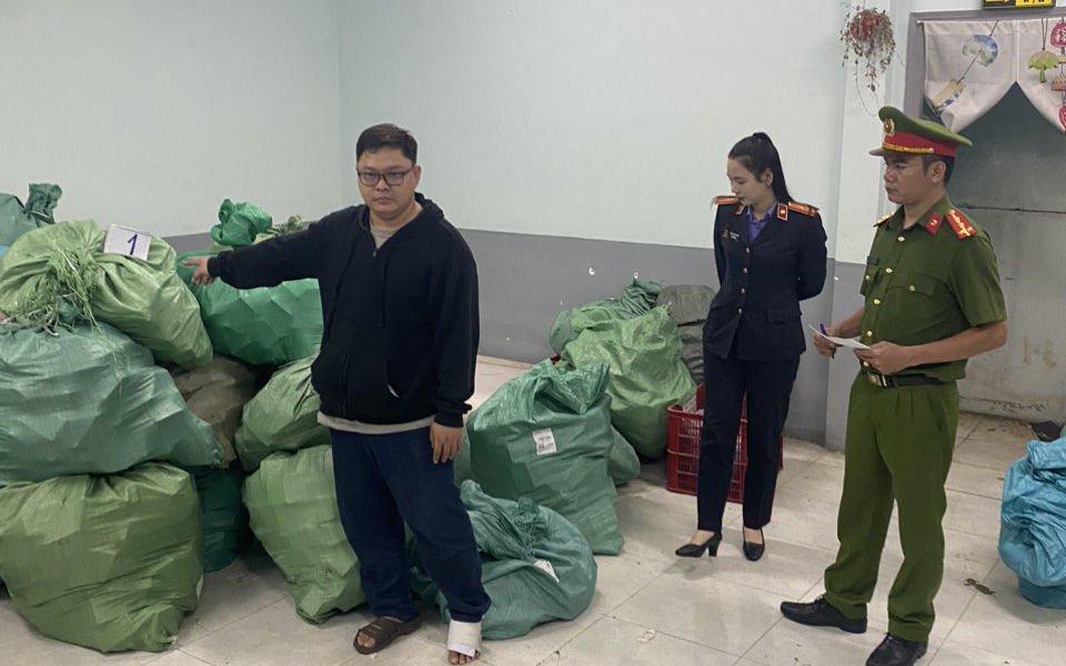 Lãnh án vì bán 4 triệu tiền giả lấy 1 triệu tiền thật- Ảnh 2. Rao bán tiền giả, giao tiền âm phủ