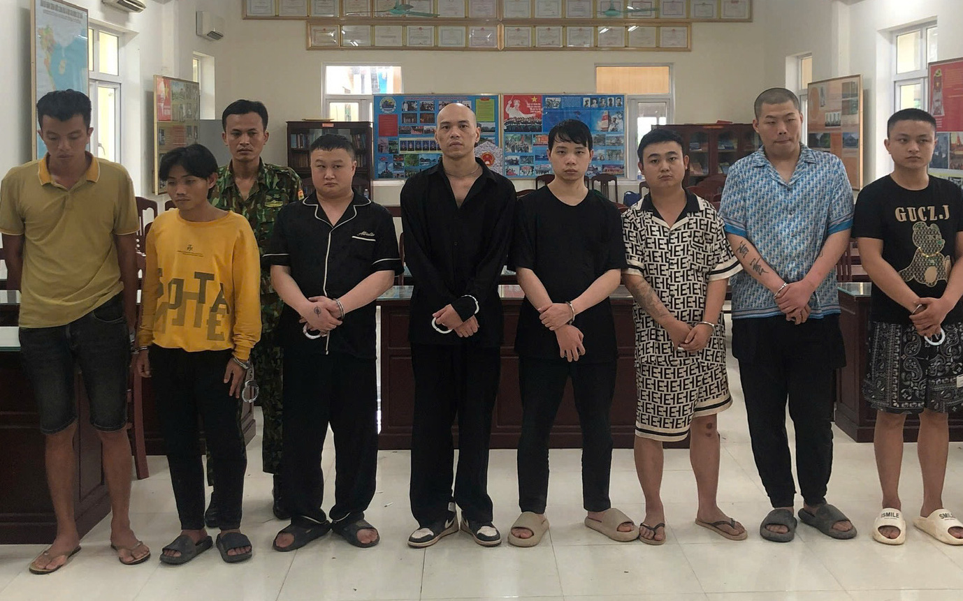 Bắt 2 người nước ngoài lừa đảo, chiếm thẻ tín dụng nhiều người ở Quảng Nam, Đà Nẵng - Ảnh 2.