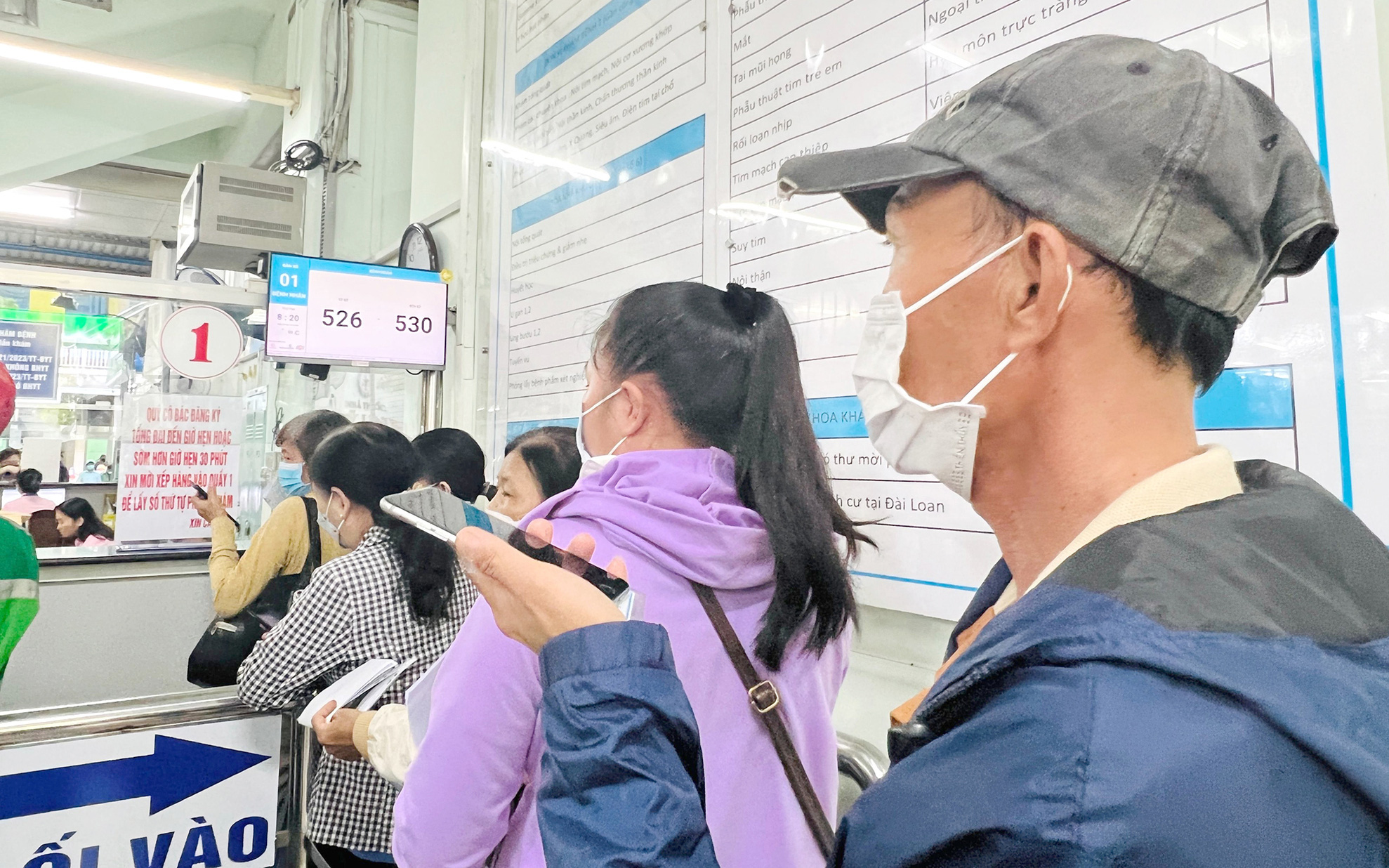 Để không còn cảnh vật vạ chờ khám bệnh từ lúc nửa đêm- Ảnh 4. Đặt lịch khám bệnh qua app nhanh và tiện