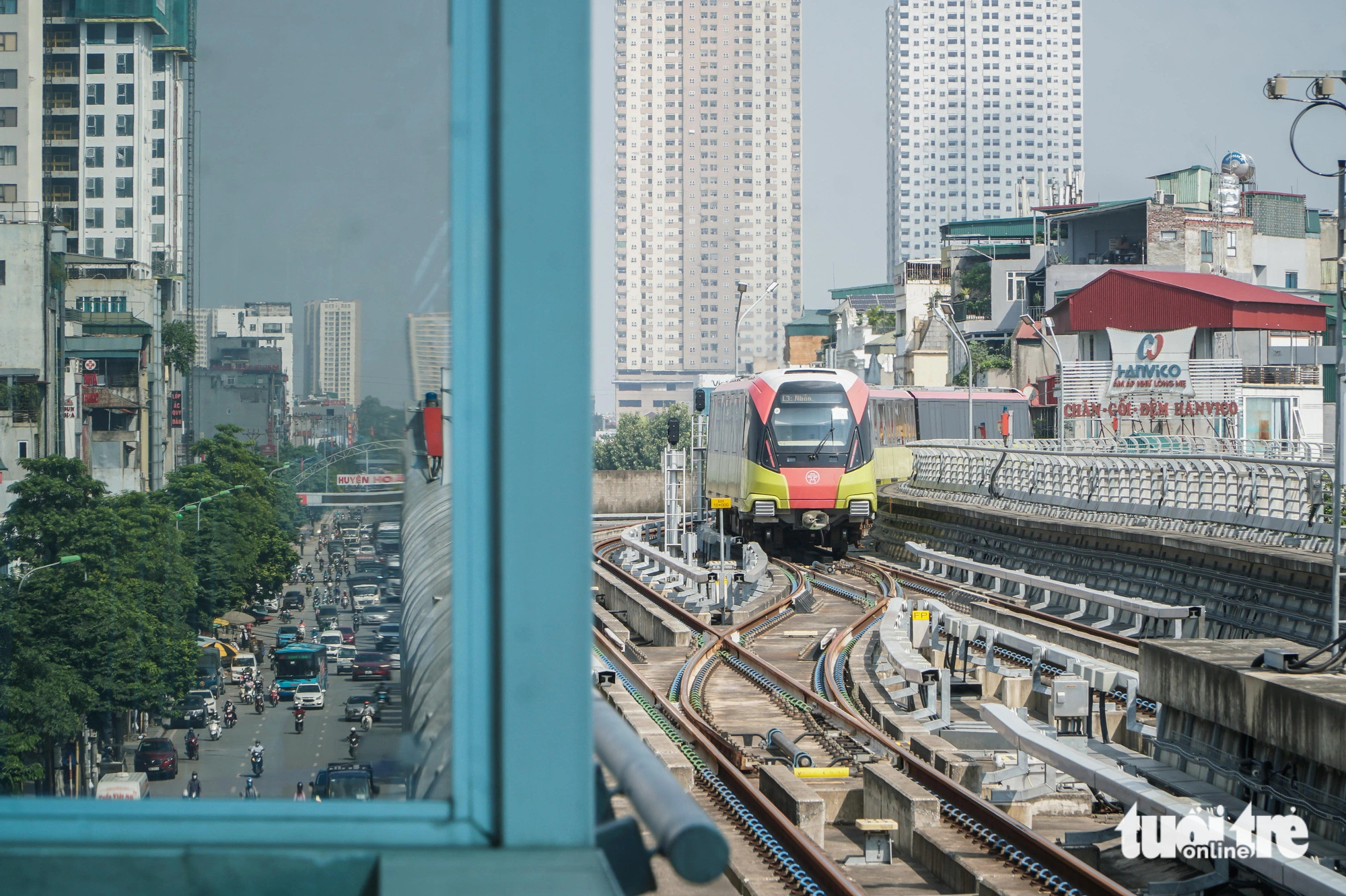 Trải nghiệm metro Nhổn - ga Hà Nội: Khởi hành, dừng hơi 'giật cục', ban quản lý nói gì?- Ảnh 6.