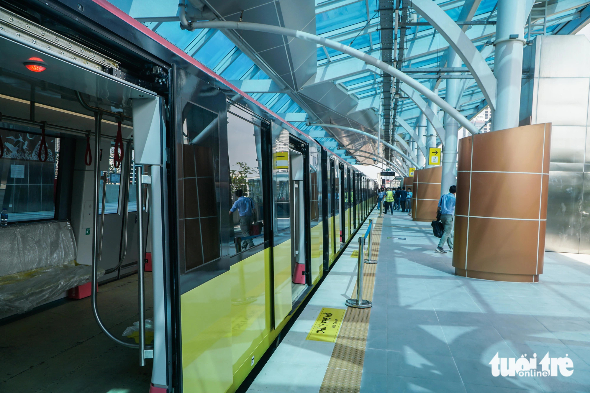 Trải nghiệm metro Nhổn - ga Hà Nội: Khởi hành, dừng hơi 'giật cục', ban quản lý nói gì?- Ảnh 13.