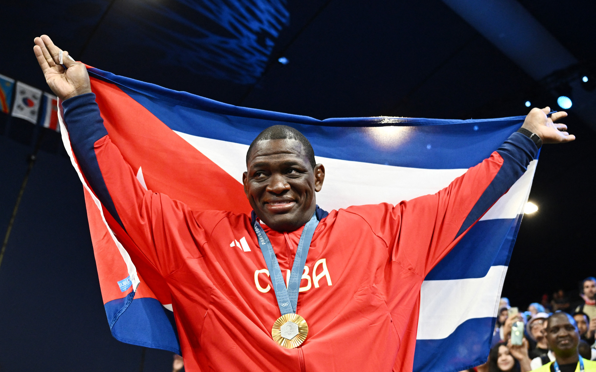 Nữ ngôi sao thể dục Mỹ thèm ăn phở Việt, sau khi tỏa sáng ở Olympic Paris- Ảnh 2. Đô vật Mijain Lopez đi vào lịch sử, khi giành huy chương vàng ở 5 kỳ Olympic liên tiếp