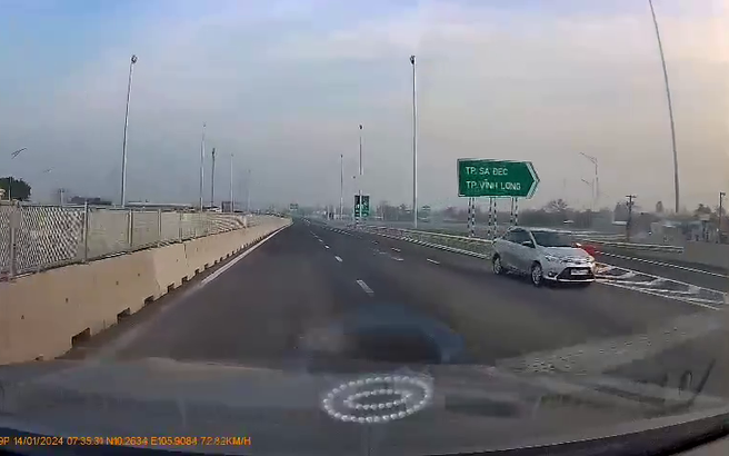 Tước giấy phép người phụ nữ lái xe đi ngược chiều trên quốc lộ- Ảnh 3. Trừ 6 điểm bằng lái xe đi ngược chiều trên cao tốc là nhẹ, bạn đọc đề xuất trừ hết điểm