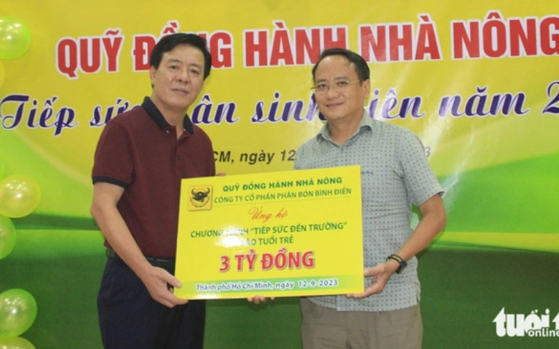 Trường đại học Công Thương TP.HCM ủng hộ 10 suất học bổng Tiếp sức đến trường- Ảnh 2. Tổng giám đốc phân bón Bình Điền: Nỗ lực làm việc hơn khi còn nhiều tân sinh viên khó khăn