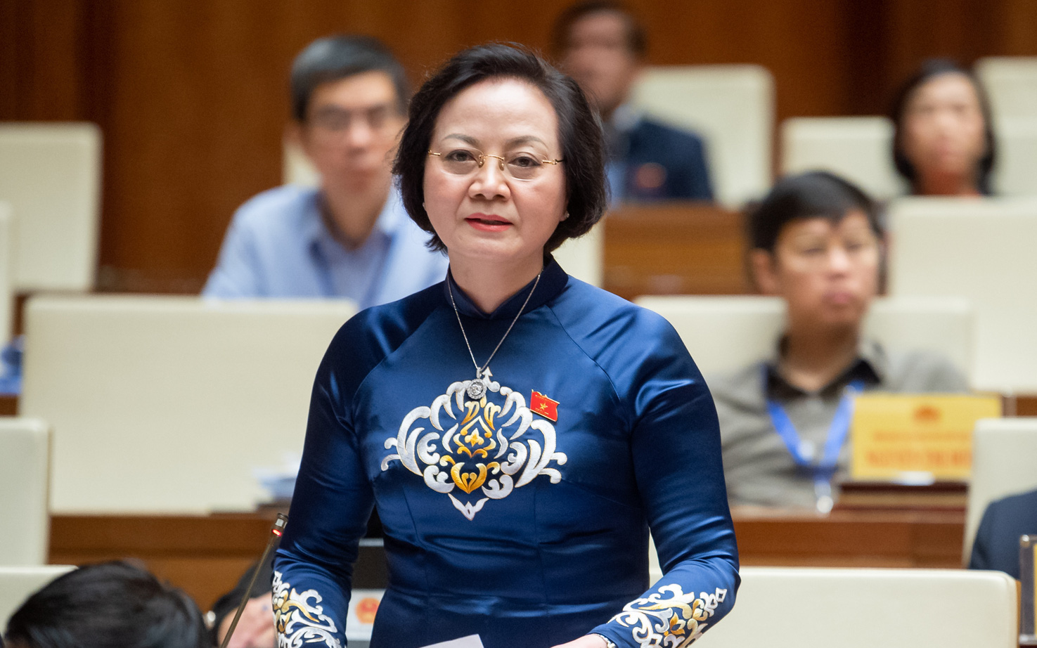 Bộ Nội vụ đề xuất mới 7 căn cứ tạm đình chỉ công tác với công chức - Ảnh 3.