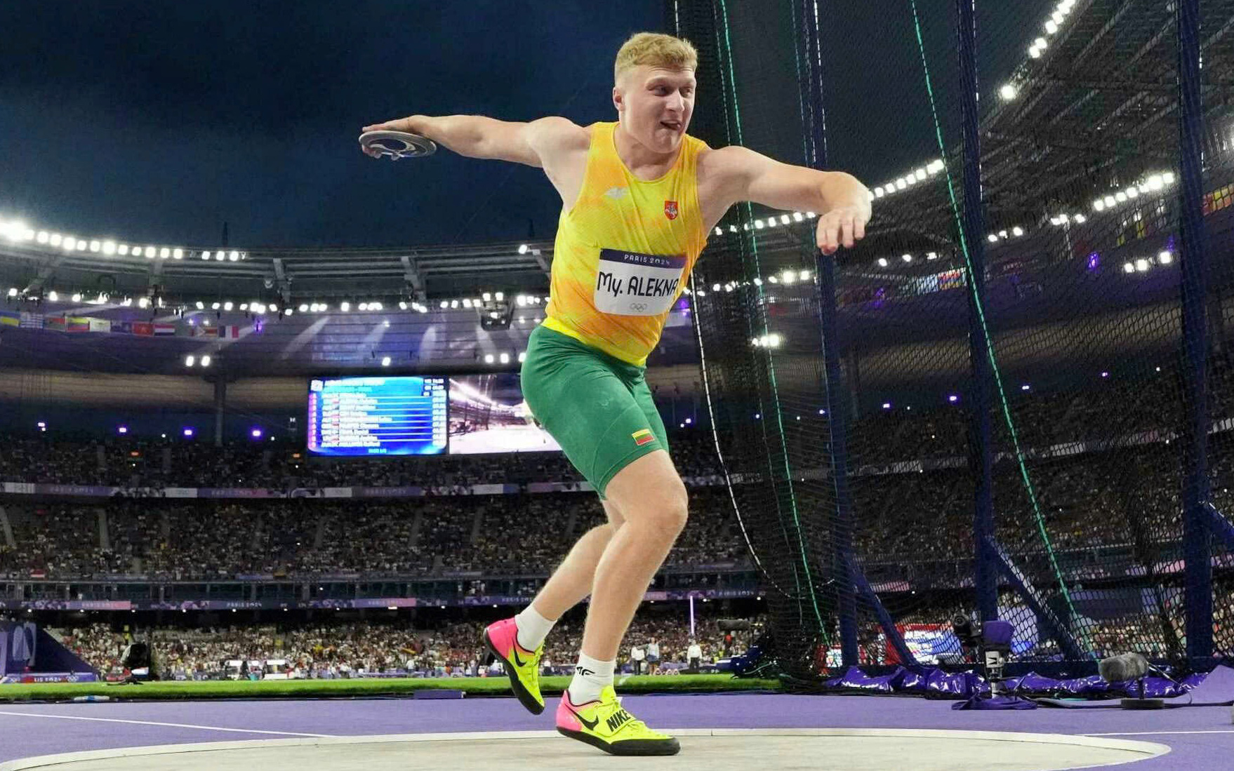 Huy chương Olympic 2024 bị tố kém chất lượng- Ảnh 5. Mykolas Alekna xô ngã kỷ lục Olympic tồn tại 20 năm của cha mình