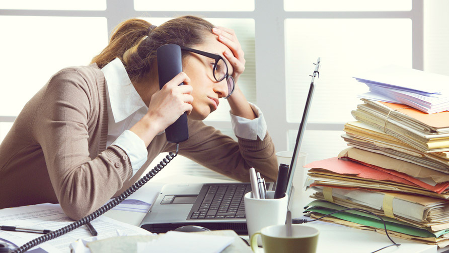 Người trẻ căng thẳng, thức khuya làm tăng nguy cơ nhồi máu cơ tim - Ảnh minh họa: EFR