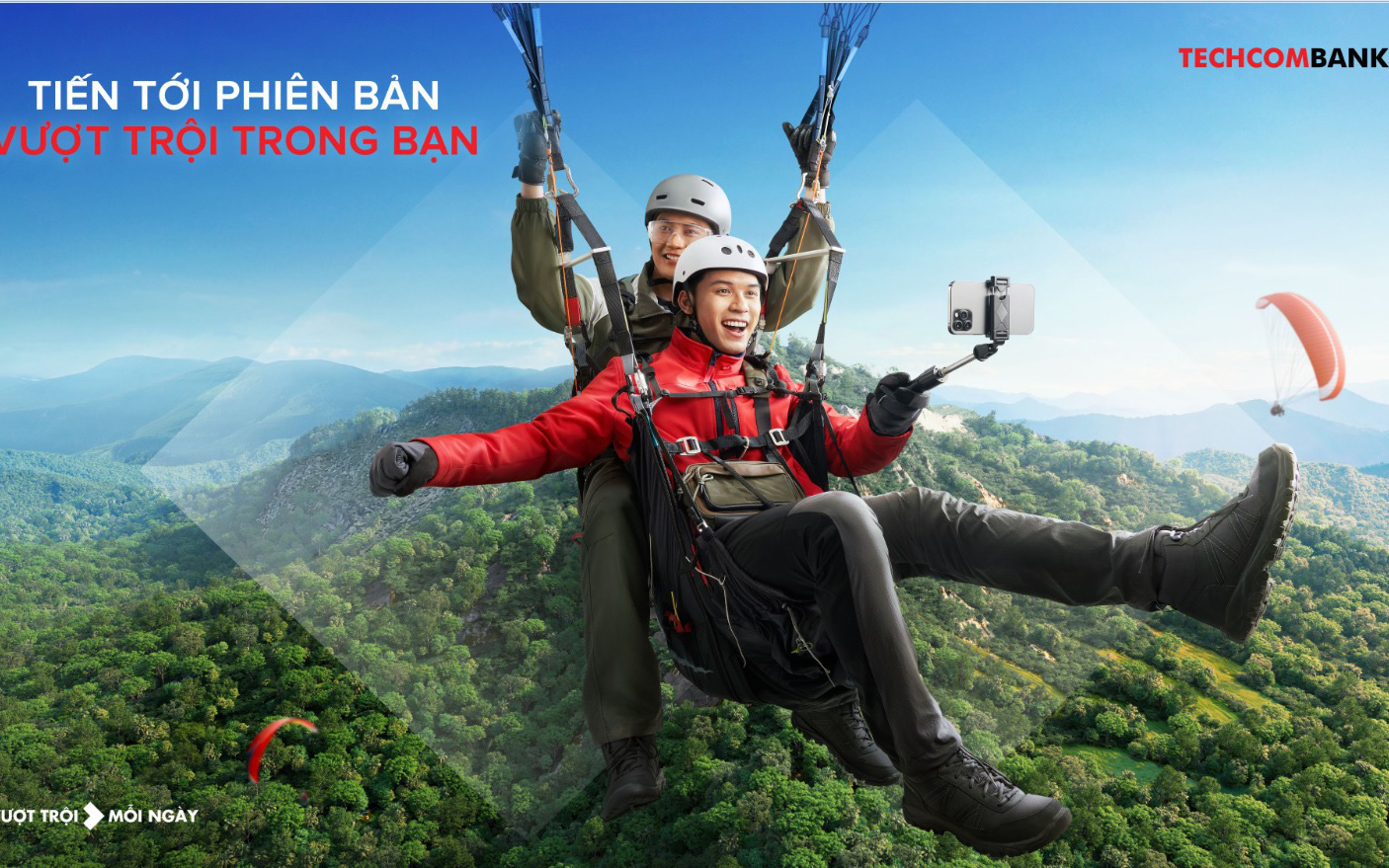 FiinRatings nâng hạng tín nhiệm Techcombank- Ảnh 5. Techcombank lan tỏa thông điệp ‘tiến đến phiên bản vượt trội trong bạn’