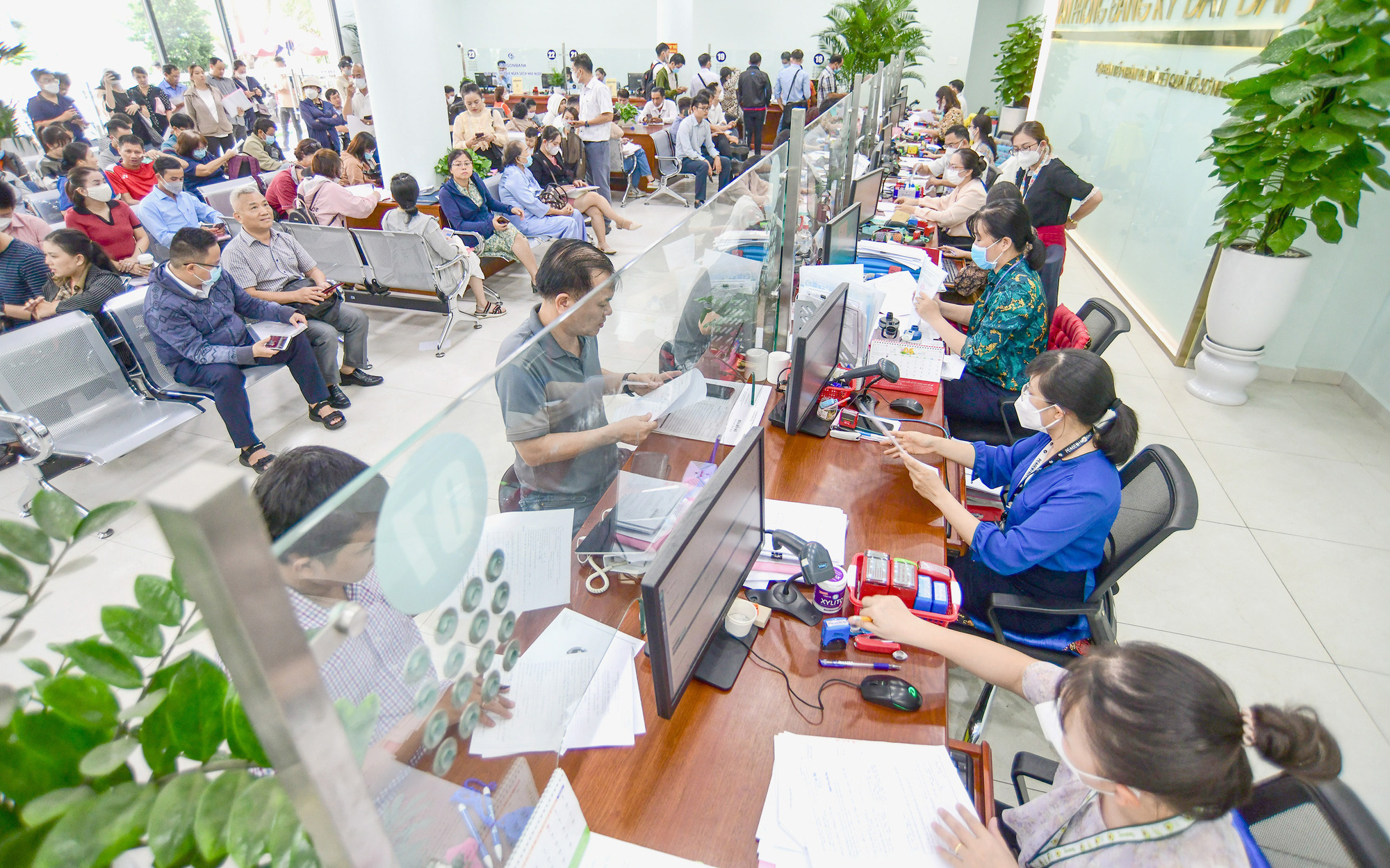 Hiểu sai luật, người dân nhiều nơi ùn ùn gia hạn thời gian sử dụng đất- Ảnh 2. TP.HCM: Sẽ thu hồi nếu hết thời hạn sử dụng đất mà chưa được gia hạn