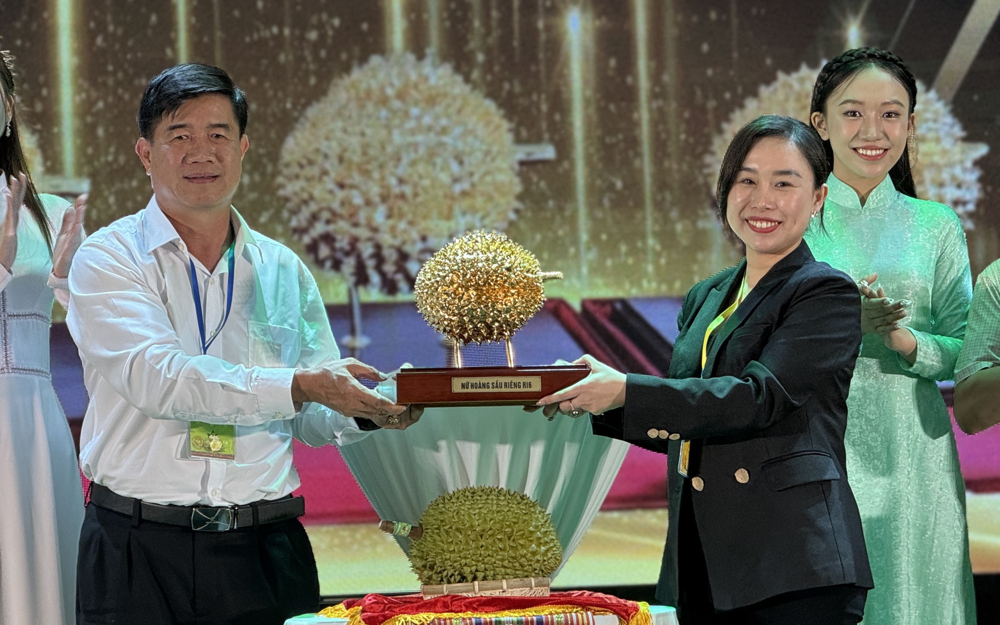 Ấn tượng với con rồng 120m tại Lễ hội sầu riêng - Ảnh 13.