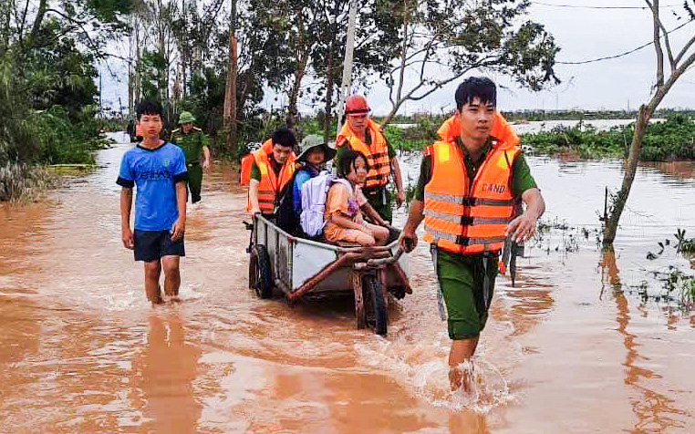 1 người dân Nha Trang nhờ Tuổi Trẻ chuyển 100 triệu đồng hỗ trợ người dân bão lũ miền Bắc - Ảnh 1.