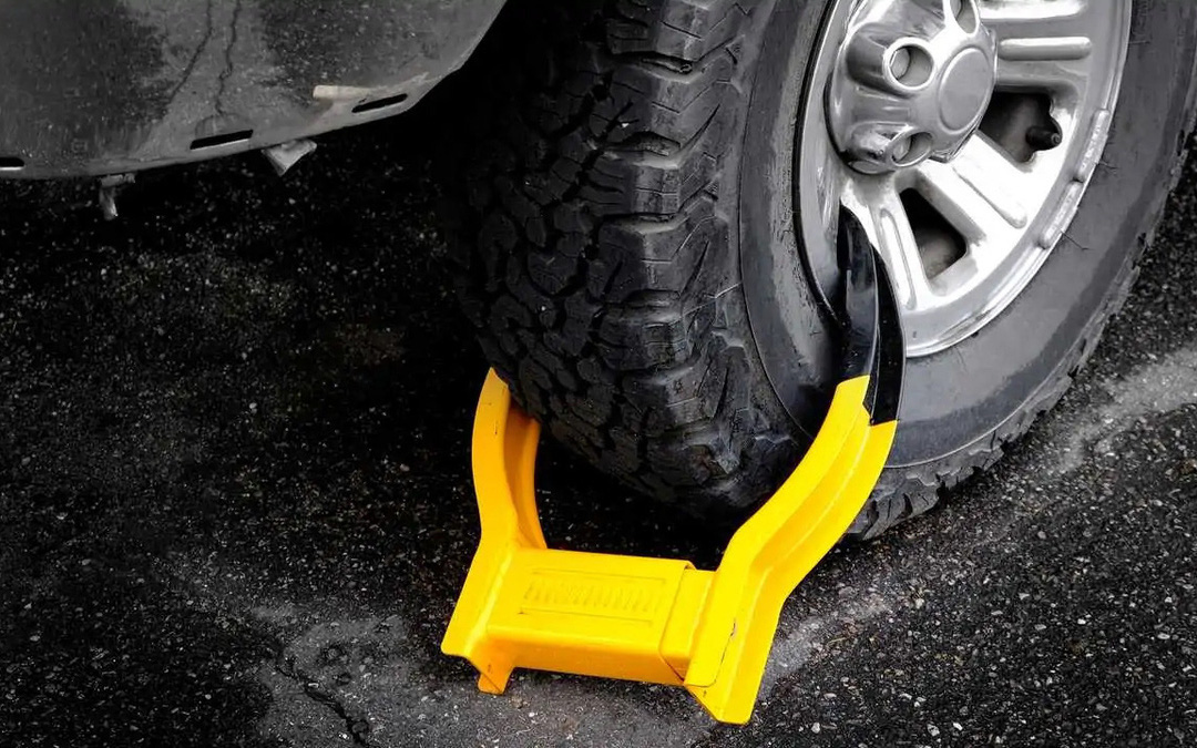 Xếp ô tô đồ chơi giữ chỗ đỗ xe rồi bị phá hoại, chủ nhà đòi bản quản lý bồi thường 200 triệu - Ảnh 2.