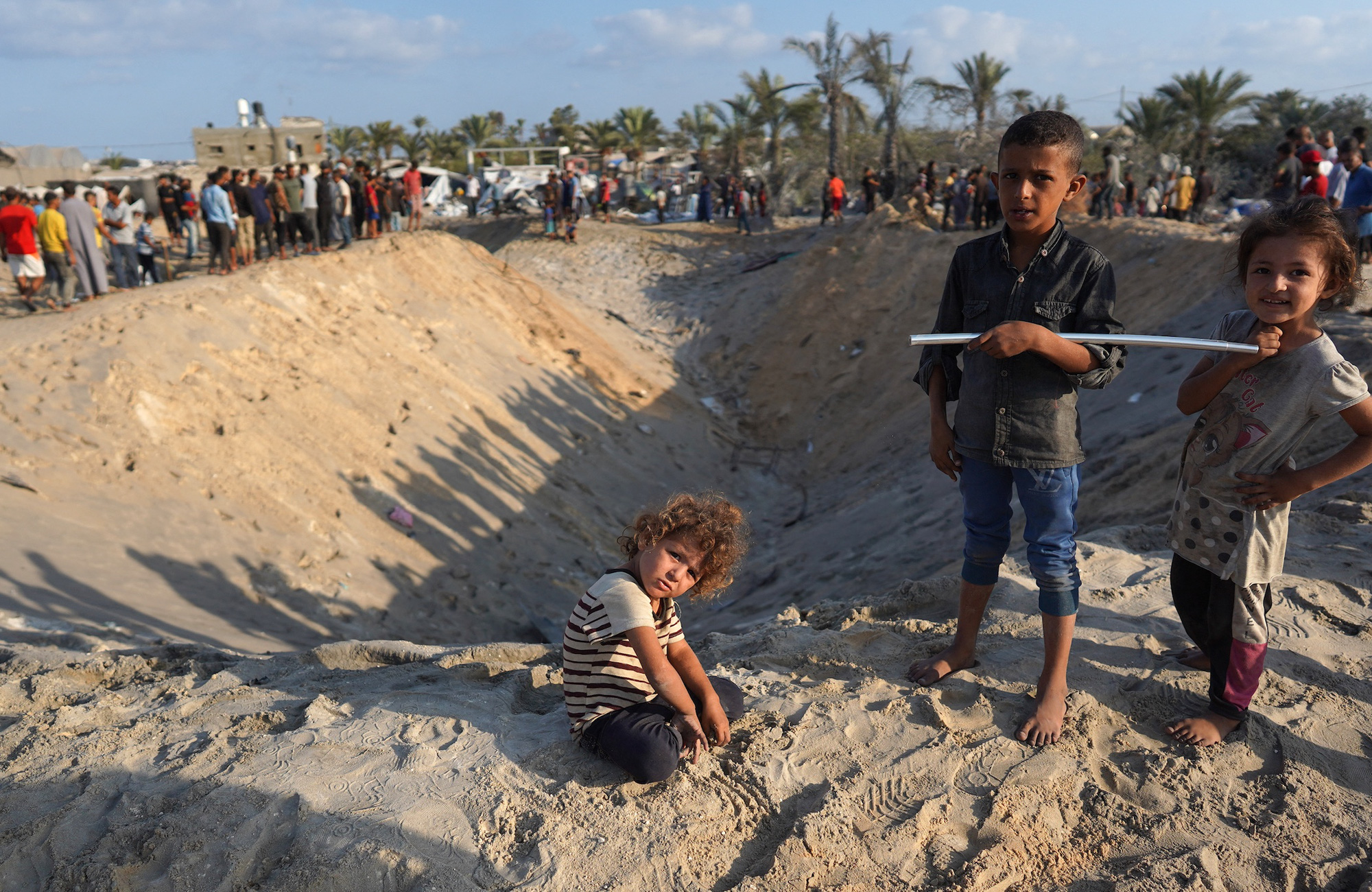 Israel không kích dữ dội vào trại tị nạn ở Gaza, ít nhất 40 người chết - Ảnh 2.