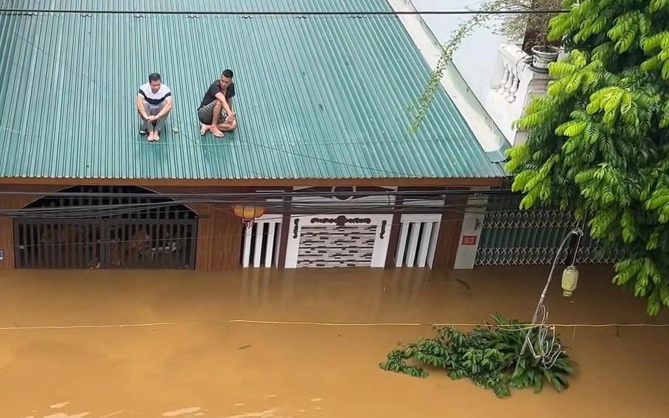 Lũ trên sông Hồng đoạn qua Lào Cai rút gần 2m - Ảnh 3.
