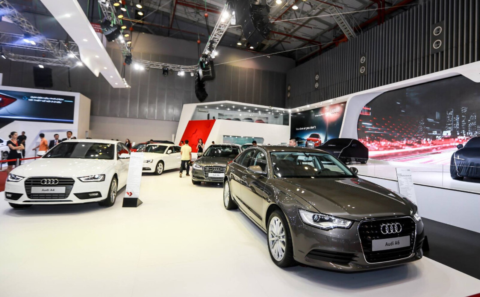 ក្រុមហ៊ុនរថយន្តជាច្រើនអវត្តមានក្នុងការតាំងពិព័រណ៍រថយន្តធំបំផុតរបស់ប្រទេសវៀតណាម - រូបថត ១. Nhiều hãng xe vắng mặt tại show diễn ô tô lớn nhất Việt Nam - Ảnh 1.