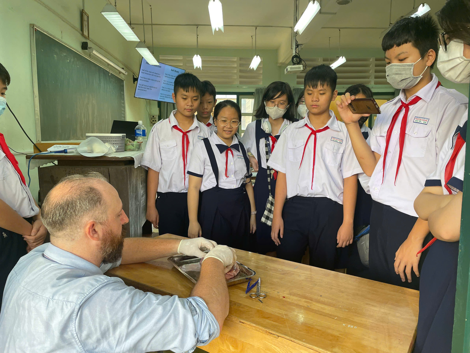 Tiếng Anh là ngôn ngữ thứ hai trong trường học: TP.HCM tiên phong thí điểm - Ảnh 1.