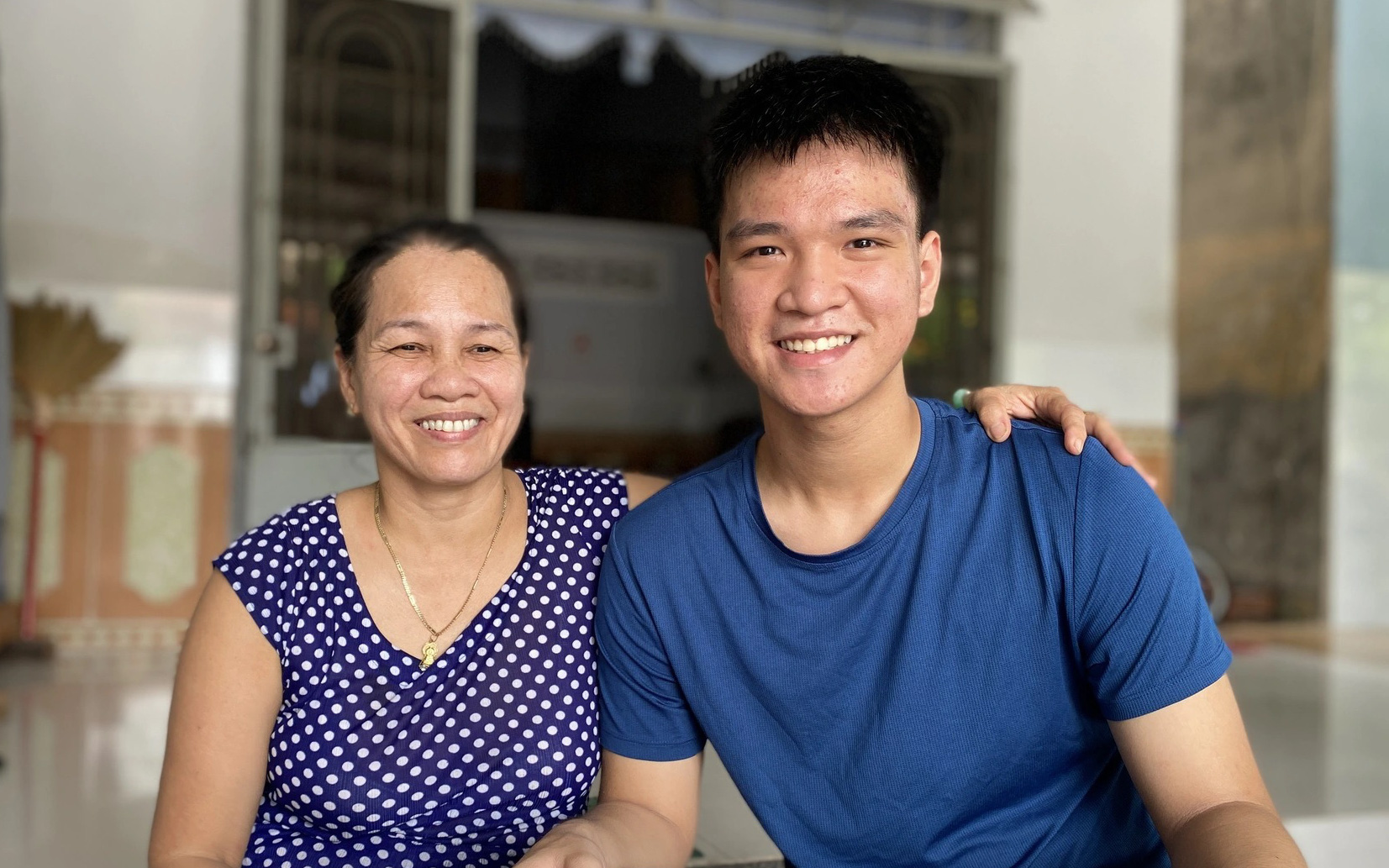 Tuổi thơ thật buồn của nữ tân sinh viên Huế: Đang chữa trị chứng tâm thần cho mẹ thì mất cha - Ảnh 5.
