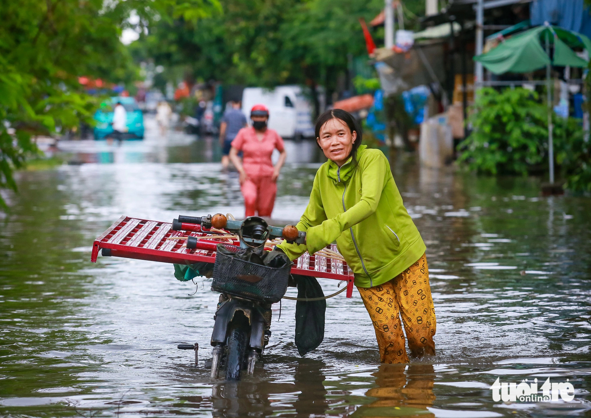 Nhiều đường ở TP Thủ Đức ngập 24 tiếng chưa rút - Ảnh 7.